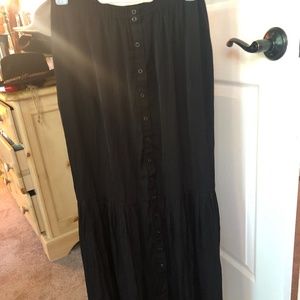 Luxe Deluxe Black Maxi Skirt with Buttons and Leg Slit